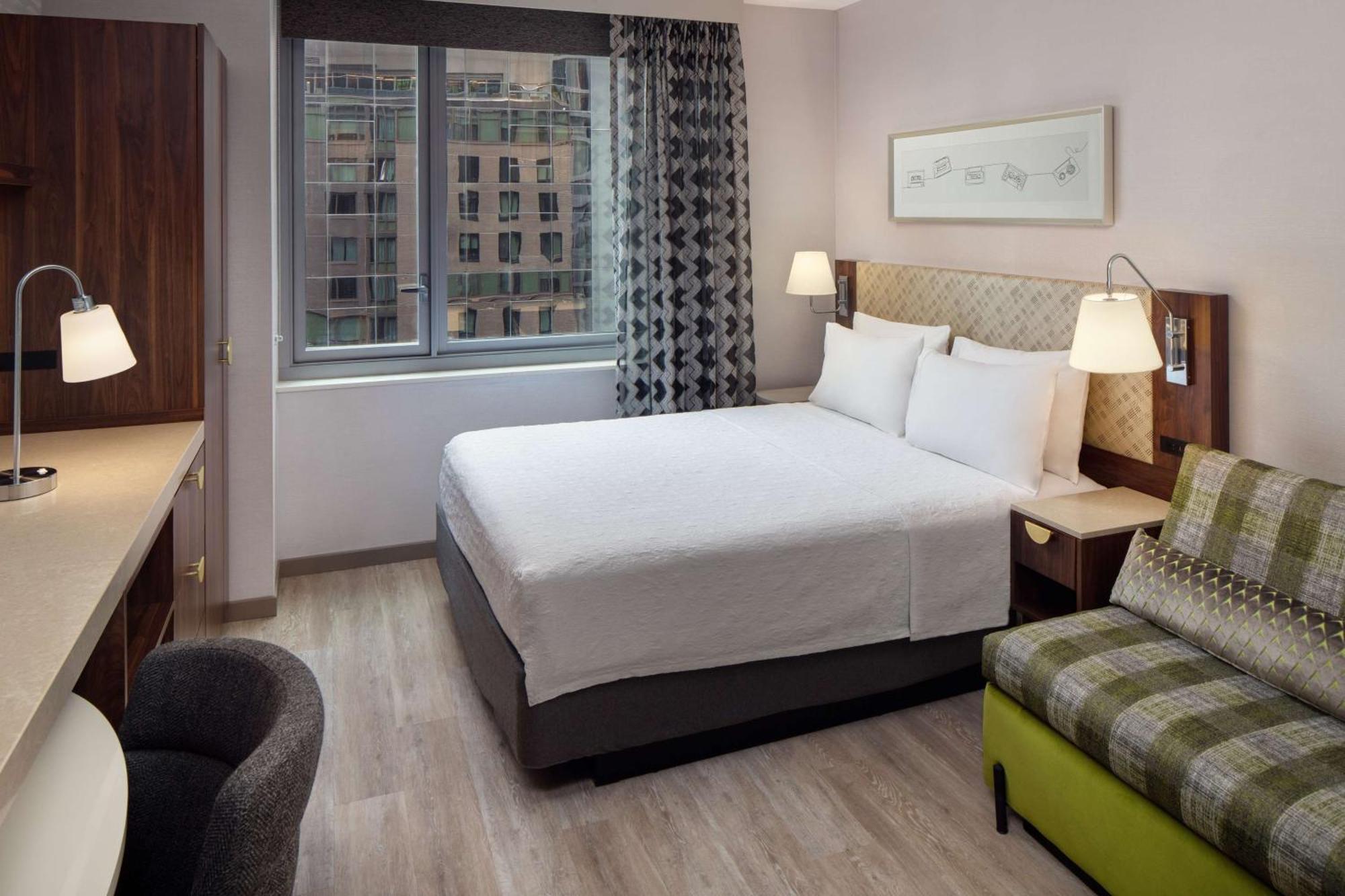 Suite Estudio con cama grande y vistas a la ciudad